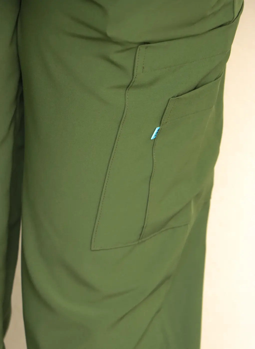 SCRUB I VERDE OLIVO MUJER KROPP